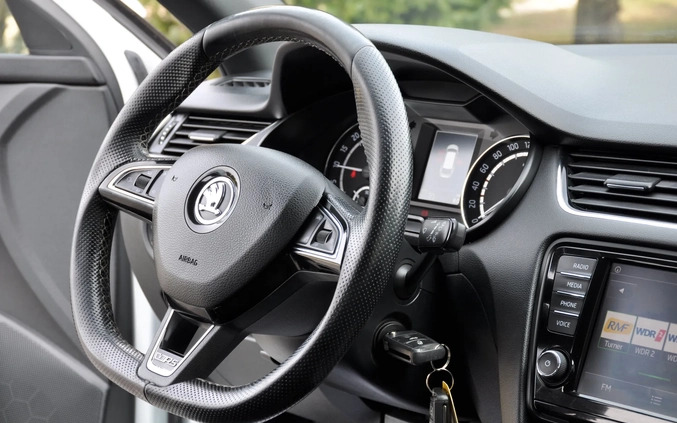 Skoda Octavia cena 57900 przebieg: 217000, rok produkcji 2017 z Myszków małe 781